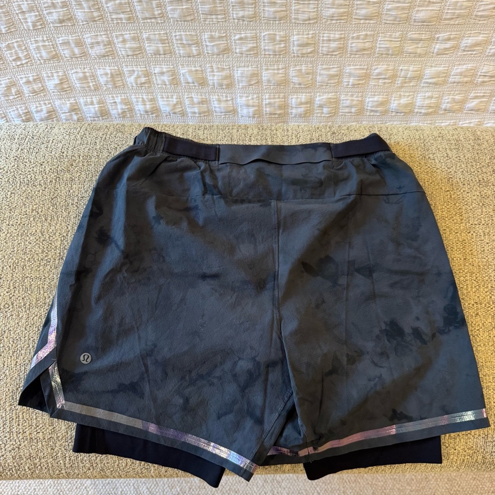 Lululemon Men’s Surge shorts, lined, size M - Picture 2 of 3